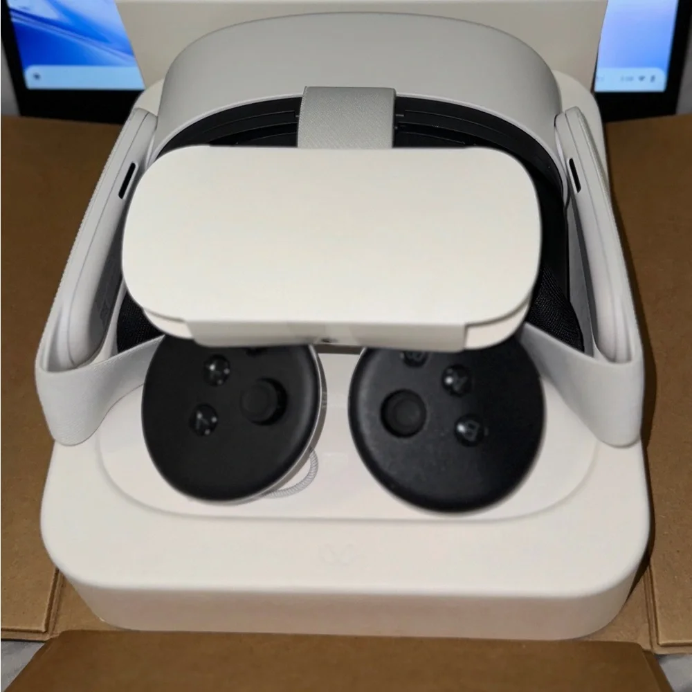 VR Headset with Controllers - White and Black used 1 time!!